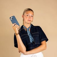 Selencia Backcover met luxe polskoord Apple iPhone 12 (Pro) - Blauw