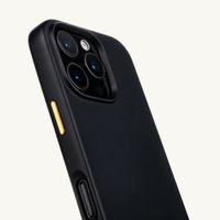 Selencia Rivièra MagSafe Backcover met afneembare haakjes Apple iPhone 16 Pro - Velvet Black