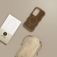 Selencia Wavy Backcover met MagSafe Samsung Galaxy S26 - Mocha Brown