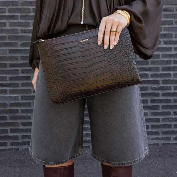 Selencia Croco laptop hoes 11 inch - Tablet / Laptopsleeve - Choco Brown