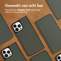 Accezz Premium Leather Slim Bookcase iPhone 13 Pro Max - Groen