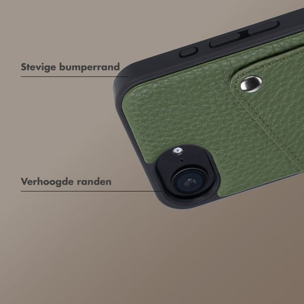 Selencia Riva Backcover met Pashouder Apple iPhone 16e - Sage Green