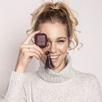 Selencia Yara Slang Hoesje Apple AirPods 1 / 2 - Donkerrood