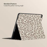 Selencia Sabi Bookcase with Leopard Print Apple iPad 9 (2021) 10.2 inch / iPad 8 (2020) 10.2 inch / iPad 7 (2019) 10.2 inch - Soft Ivory