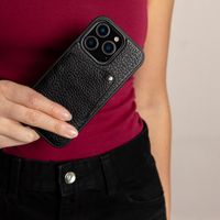 Selencia Riva Backcover met Pashouder Apple iPhone 17e / 16e - Zwart