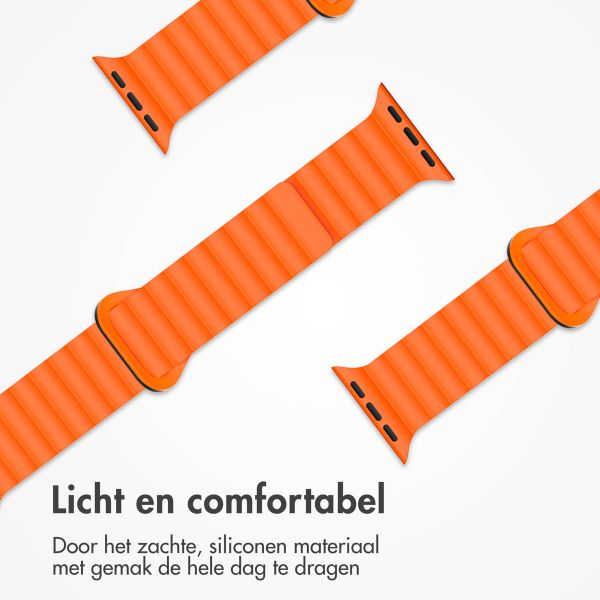 imoshion Magnetisch Siliconen bandje Apple Watch Series 1 t/m 9 / SE (38/40/41 mm) | Series 10 / 11 (42 mm) - Oranje & Zwart