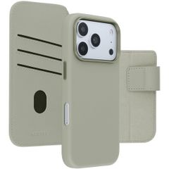 Accezz Leather Bookcase 2-in-1 met MagSafe Apple iPhone 18 Pro Max / 17 Pro Max - Light Grey
