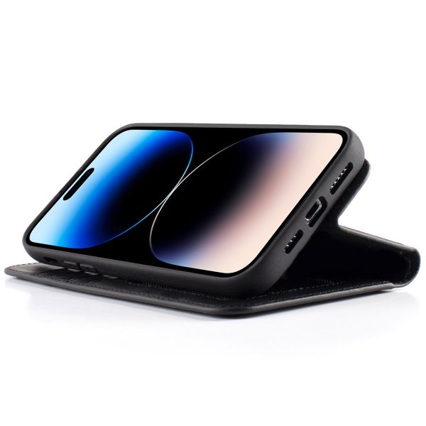 Wachikopa Magic Bookcase 2-in-1 iPhone 14 Pro - Black