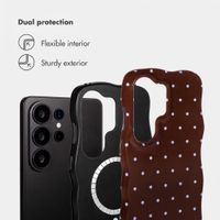 Selencia Vivid Wavy Back Cover with MagSafe Samsung Galaxy S26 Ultra - Happy Dots Chocolate