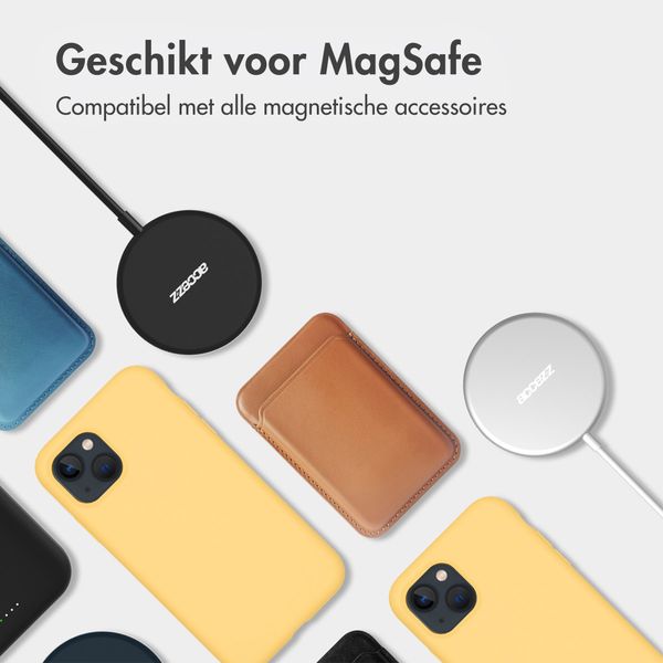 Accezz Liquid Silicone Backcover met MagSafe Apple iPhone 14 Plus - Geel