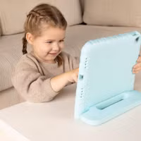 imoshion Kidsproof Backcover met handvat Apple iPad 11 (2025) 11 inch A16 / iPad 10 (2022) 10.9 inch - Soft Blue