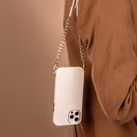 Selencia Aina Slang Hoesje met koord iPhone SE (2022 / 2020) / 8 / 7 / 6(s)