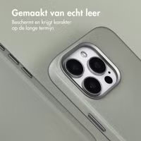 Accezz MagSafe Leather Backcover Apple iPhone 15 Pro - Light Grey