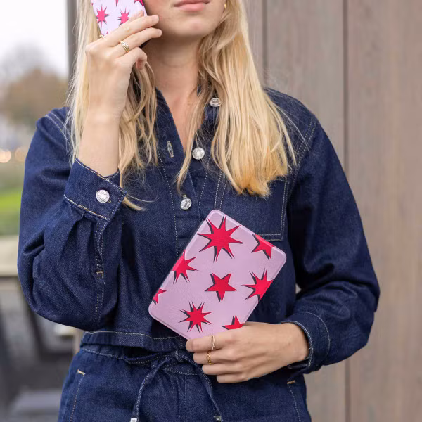 Selencia Vivid Bookcase Kobo Clara Colour / Clara BW - Stars Rubine Red Light Pink