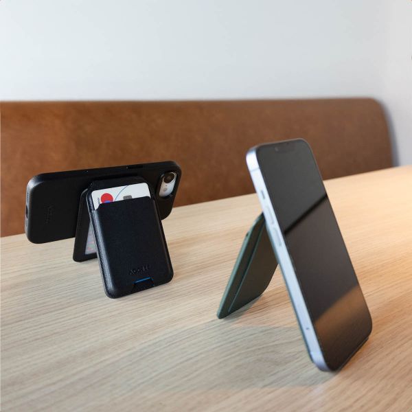 Accezz Leren Wallet met standaard - Geschikt voor MagSafe en Qi2 - Onyx Black