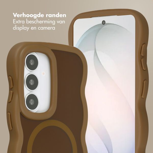 Selencia Wavy Backcover met MagSafe Samsung Galaxy S26 - Mocha Brown