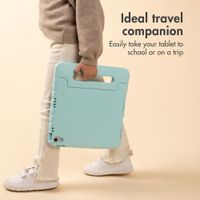imoshion Kids-Proof Back Cover with Handle Apple iPad 9 (2021) 10.2 inch / iPad 8 (2020) 10.2 inch / iPad 7 (2019) 10.2 inch - Soft Blue
