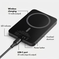 Selencia Vivid Powerbank 5,000 mAh - Wireless Powerbank - Compatible with MagSafe and Qi - Black / Happy Dots Burgundy