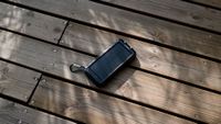 imoshion Solar Powerbank 10.000 mAh - Draadloze powerbank op zonne-energie - Quick Charge en Power Delivery - Zwart - Garmin Fenix 8 - 47 mm