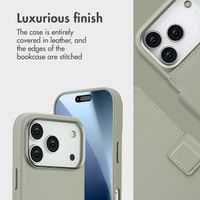 Accezz 2-in-1 Leather Bookcase with MagSafe Apple iPhone 17 Pro - Light Grey