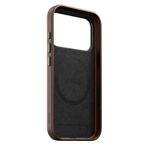 Nomad Traditional Leather Backcover met MagSafe Apple iPhone 17 Pro - Bruin