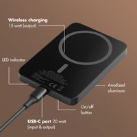Selencia Vivid Powerbank 5,000 mAh - Wireless Powerbank - MagSafe and Qi - Black / Wild Leo