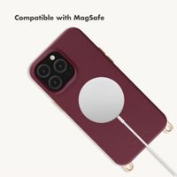 Selencia Rivièra MagSafe Back Cover with detachable hooks Apple iPhone 14 Pro - Bold Burgundy