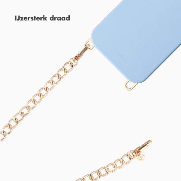 Selencia Rivièra MagSafe Backcover met afneembare haakjes voor de Apple iPhone 15 - Powder Blue + Bold Chain (130 cm) - Gold