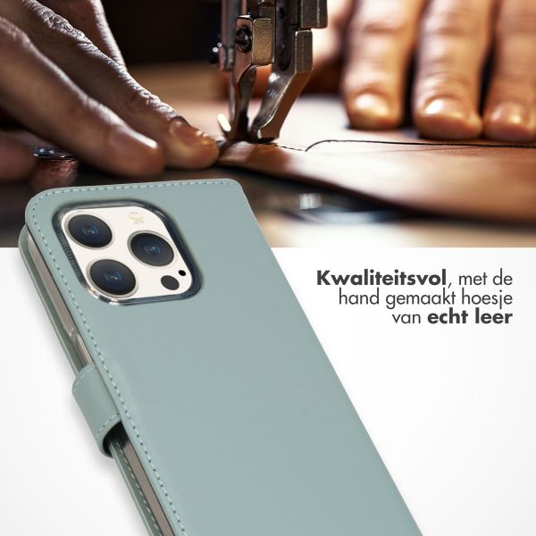 Selencia Echt Leren Bookcase Apple iPhone 15 Pro - Air Blue