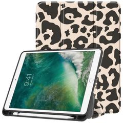 imoshion Trifold Design Bookcase iPad 6 (2018) 9.7 inch / iPad 5 (2017) 9.7 inch / Air 2 (2014) / Air 1 (2013) - Leopard