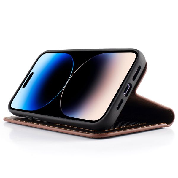 Wachikopa Magic Bookcase 2-in-1 iPhone 14 Pro - Dark Brown