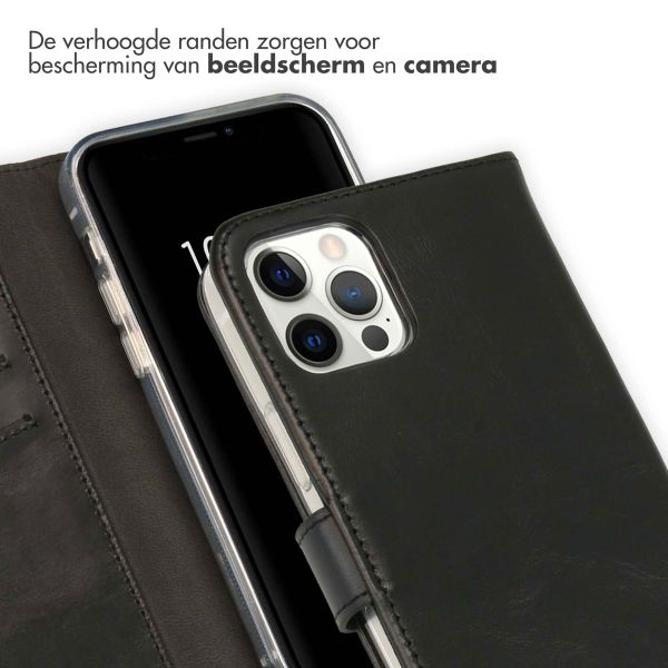 Selencia Echt Leren Bookcase Apple iPhone 12 (Pro) - Zwart