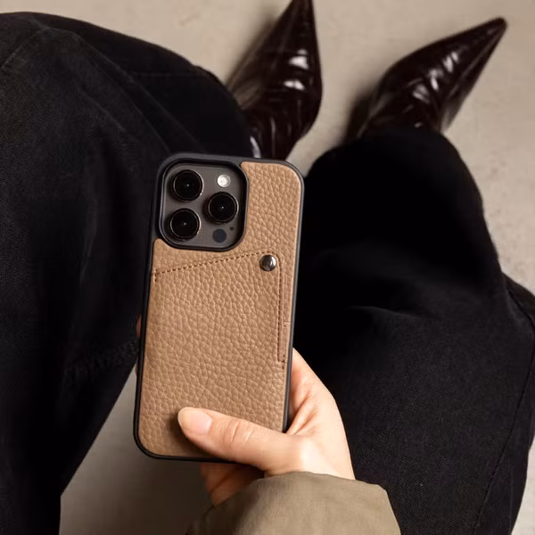 Selencia Riva Backcover met Pashouder Samsung Galaxy S26 Plus - Mocha Brown