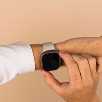 imoshion Siliconen⁺ bandje Apple Watch Series 1 t/m 11 / SE / Ultra (44/45/46/49 mm) - Maat M/L - Stone