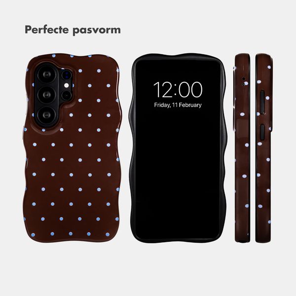 Selencia Vivid Wavy Backcover met MagSafe Samsung Galaxy S26 Ultra - Happy Dots Chocolate