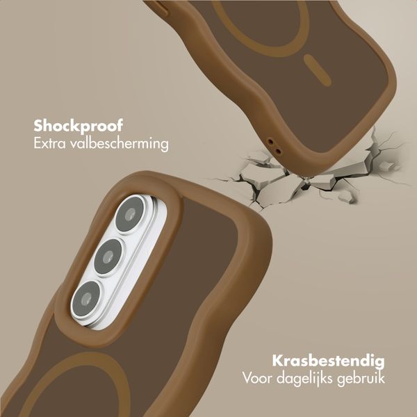 Selencia Wavy Backcover met MagSafe Samsung Galaxy S26 - Mocha Brown