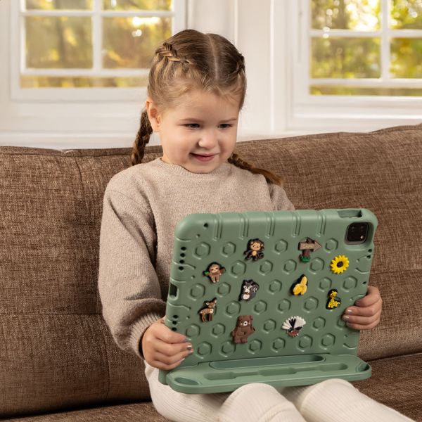 imoshion Kidsproof Tablet Case with Detachable Dolls Apple iPad 11 (2025) 11 inch A16 / iPad 10 (2022) 10.9 inch - Olive Green