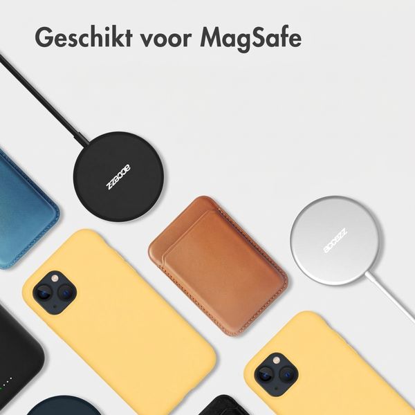 Accezz Liquid Silicone Backcover met MagSafe Apple iPhone 14 Pro Max - Geel