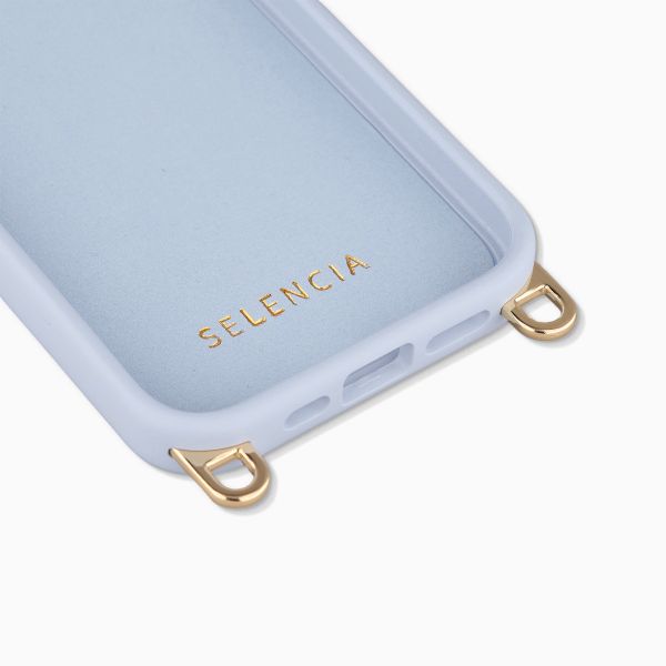 Selencia Rivièra MagSafe Backcover met afneembare haakjes voor de Apple iPhone 15 Pro - Powder Blue + Bold Chain (130 cm) - Gold