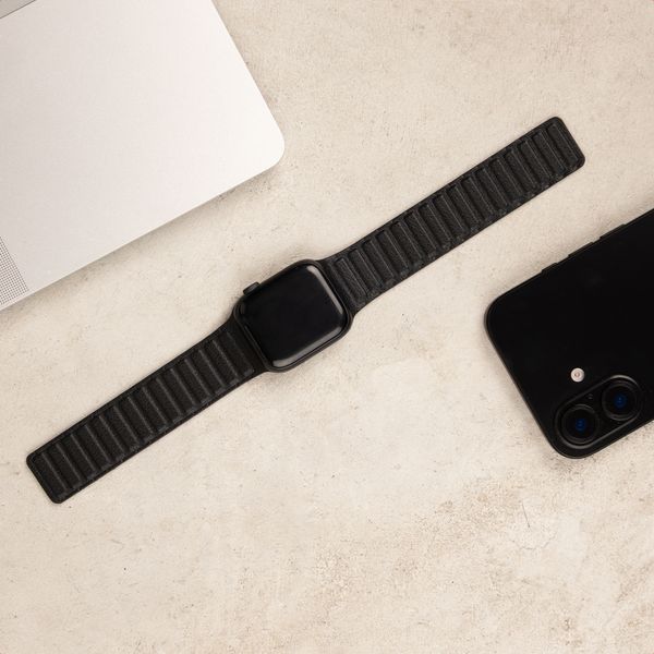 Accezz Magnetic genuine leather band Apple Watch | 44/45/46/49 mm - Black