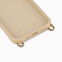 Selencia Rivièra MagSafe Backcover met afneembare haakjes voor de Apple iPhone 15 Pro - Milky Latte + Satin Stone Polskoord - Brown