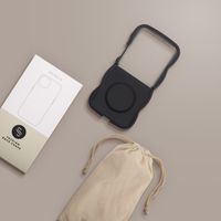 Selencia Wavy Backcover met MagSafe Samsung Galaxy Z Flip 7 - Zwart