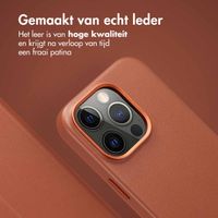 Accezz Leather Bookcase 2-in-1 met MagSafe Apple iPhone 14 Pro - Sienna Brown