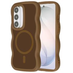 Selencia Wavy Backcover met MagSafe Samsung Galaxy S26 - Mocha Brown