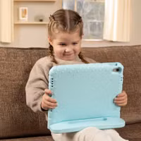 imoshion Kidsproof Backcover met handvat Apple iPad 11 (2025) 11 inch A16 / iPad 10 (2022) 10.9 inch - Soft Blue