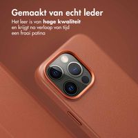 Accezz Leather Bookcase 2-in-1 met MagSafe Apple iPhone 15 Pro - Sienna Brown