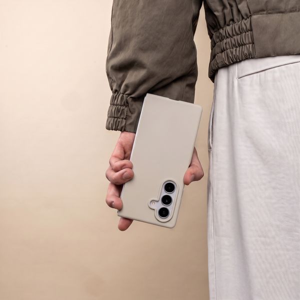 Accezz Liquid Silicone Backcover Samsung Galaxy Z Fold 8 Ultra - Stone