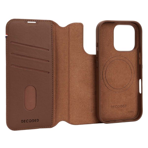 Decoded 2 in 1 Leather Detachable Wallet MagSafe Apple iPhone 16 Pro - Tan