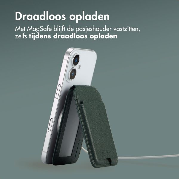 Accezz Leren Wallet met standaard - Geschikt voor MagSafe en Qi2 - Cedar Green