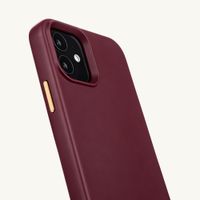 Selencia Rivièra MagSafe Backcover met afneembare haakjes iPhone 12 / 12 Pro - Bold Burgundy